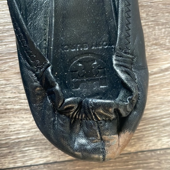 Tory Burch Gold Logo Miller Black Leather Ballet Flats in Size 6 - Picture 2 of 8